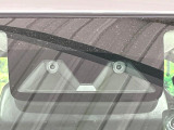 【スマートアシスト】走行中に前方の車両等を認識し、衝突しそうな時は警報とブレーキで衝突回避と被害軽減をアシスト。より安全にドライブをお楽しみいただけます。