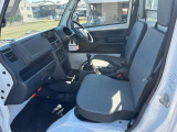 エンジンルームも綺麗に洗浄してから納車致します。普段あまり見ることが無い箇所だからこそ綺麗だと感動しますよね(*&acute;▽`*)