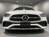 フロントグリル中央に大きく輝くスリーポインテッドスター。メルセデスベンツならではのステータスを強く感じる事ができます
