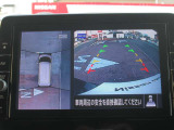 アラウンドビューモニター(車両を上から見たように表示)装着で車庫入れをサポート