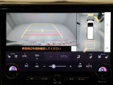 パノラミックビューモニターを装備。駐車場や交差点でクルマを真上から見るように周囲を確認できます。機能の詳細は販売店スタッフまでおたずねください。