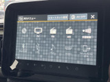 テレビやラジオ、ディスクなどの選択肢が画面上に並び、利用したい音源を確認しやすい表示です。BluetoothやUSBなどにも対応し、通勤から遠出まで幅広い場面で活用できます。