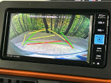 【バックカメラ】駐車時に後方がリアルタイム映像で確認できます。大型商業施設や立体駐車場での駐車時や、夜間のバック時に大活躍!運転スキルに関わらず、今や必須となった装備のひとつです!
