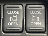 【両側パワースライドドア】スマートキーや運転席のスイッチで後席両側スライドドアの開閉が可能♪電動だから力を入れてドアを開ける必要が無く、小さなお子様でも簡単に開け閉めでき快適です♪