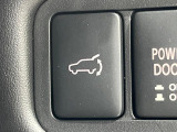 【パワーバックドア】スマートキーや運転席のボタンを押すだけでリアゲートが自動で開閉します!荷物を持っている時や、高い位置にあるバックドアを閉める際に便利な機能です♪