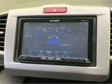 FM・AMやテレビ、Bluetooth Audioなど、画面から複数の音源を選べるメニューを表示。使いたい項目を確認しながら選択でき、日常の移動時間に合わせて音楽やラジオを楽しめます。