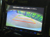 【バックカメラ】駐車時に後方がリアルタイム映像で確認できます。大型商業施設や立体駐車場での駐車時や、夜間のバック時に大活躍!運転スキルに関わらず、今や必須となった装備のひとつです!