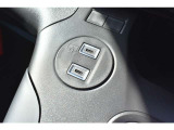 前席にはUSB(Type-C)が2つ備わっており、上側はデータ通信に対応しております