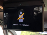 【13型有機ELフリップダウン】三列目からでも迫力のエンタメが観れる大画面フリップダウン。有機ELのモニターでは、一般的なフリップダウンよりも高コントラストでキレイな映像を楽しめます。