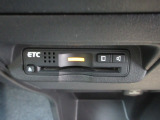 ETC付。高速道路の料金所はキャッシュレスで通過です。サービスエリア等にあるスマートインターの出入りも利用可能でとっても便利。ご納車後すぐにお使い頂けるようセットアップしてのお渡しとなります。