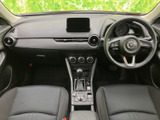 前席からダッシュボードまで見渡せるレイアウトで、乗車時の視界が開けています。シートや足元はすっきりまとまり、運転する方も同乗される方も落ち着いて過ごせる室内です。