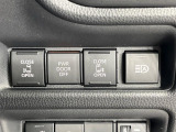 【両側パワースライドドア】スマートキーや運転席のスイッチで後席両側スライドドアの開閉が可能♪電動だから力を入れてドアを開ける必要が無く、小さなお子様でも簡単に開け閉めでき快適です♪