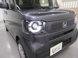 LEDヘッドライト装備車です。省電力で、明るく遠くまで照らし、夜道や雨天時などの安心感を高めます。