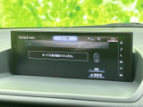 オーディオ画面には接続状態や音量設定が表示され、機能を画面上で確認しながら扱えます。メニュー表示も見やすく、音楽を楽しみたい日常の移動にも便利な装備です。