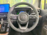 インテリアに合わせたデザインのステアリングは、運転される方のことも考え、運転しやすい形状、大きさです。是非一度、実際に触ってお確かめください。