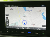 現在地を中心に周辺の道路や施設を確認でき、目的地までのルート設定にも活用できます。画面上の案内を見ながら、初めて訪れる場所への移動もスムーズに計画できる便利なナビゲーションです。