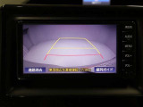 バックモニター装着車は後退時の強い味方です♪車庫入れや縦列駐車の際、後退操作の参考になるガイドラインをナビ画面に表示します。