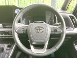 【純正革巻きステアリング】上質な革を使用することで、手にしっかり馴染みとても運転しやすいハンドルです♪