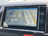 周辺の道路や施設が画面上に表示され、目的地までのルート確認に役立ちます。地図の情報を見ながら行き先を把握しやすく、慣れない場所へのお出かけにも便利です。