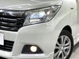 【LEDヘッドライト】悪天候や夜間走行時も良好な視界を確保し安心して運転できる高輝度LEDヘッドライトを装備!点灯速度が早く、消費電力も抑えられています。