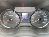 整備スタッフは国家資格を持つプロの整備士です。車検の受入/中間/完成検査と保安基準発行のすべても自社で行います。
