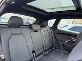 ●レザーシート『高級感や耐久性がありこちらのモデルにも採用されています。レザーは見た目が美しく内装を豪華に演出します。柔らかく肌触りが良く長時間の運転でも快適です。