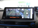車両を上方から見たような映像をナビ画面に表示するパノラミックビューモニターです。