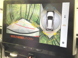 【パノラミックビューモニター】専用のカメラにより、上から見下ろしたような視点で360度クルマの周囲を確認することができます☆死角部分も確認しやすく、狭い場所での切り返しや駐車もスムーズに行えます。