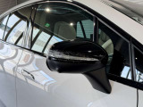 メルセデスの認定中古車「サーティファイドカー」には、最大100項目にも及ぶ点検・整備項目が設定されています>