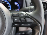 アダプティブクルーズコントロール機能付きです。走行中に先行車の様子を検知しながら、設定した車速の範囲内で先行車との距離のキープを支援します。詳細は販売店スタッフまでおたずねください。