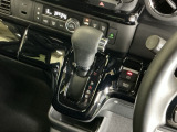 発進時から滑らかに加速する無段階変速のCVTはストップ&ゴーの多い街の中も快適です
