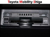 コンソ-ル内にスッキリ収まったビルトインタイプのETC車載器を装備しております。高速道路利用時に便利なアイテムです。