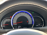 視認性の高いメーターで、速度や回転数を一目で確認できます。運転状況を把握しやすく、安全運転をサポートします。