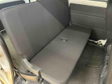 シートアレンジで広々とした空間にできる後部座席です。