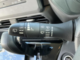 各操作位置を示すマークが並び、設定内容を手元で確認しやすいレイアウトです。運転席から操作に移りやすく、雨天時など状況に応じた扱いを支えます。