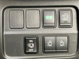 ECOや各種車両機能に関するスイッチがまとまり、表示やアイコンを見ながら必要な項目を確認できます。日常の運転で使う機能を手元で選びやすく、操作内容を把握しやすいパネルです。