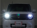 LEDヘッドライト(オートハイビーム機能付)が搭載されており、遠くまで明るく均一に照らし、高速道路等での安心感が向上しております。