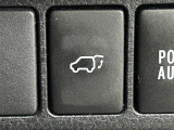 【パワーバックドア】荷物を抱えた状態でもリアゲートの開閉が可能です!お買い物時やアウトドアの際に役立ちますね。