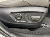 パワーシート搭載。微妙な調整が手軽にでき、最適なポジションで運転することが可能です。