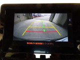 【バックモニター】車庫入れのときも安心のバックモニター付!見やすいカラー画像のバックモニターは運転席からの死角も確認でき、安心して駐車する事が出来ます!苦手な駐車もこれで安心ですね♪