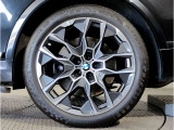 【BMWアロイホイル】軽量かつ強度に拘ったアロイホイル。走行性能ポテンシャルを引き出す設計。車の足元を引き締めてくれる大きなポイントはアロイホイルです。