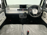 【インパネ】運転のしやすさを最優先に設計された見晴らしの良いフロントビュー。車両間隔が掴みやすく狭い道でも安心♪「安全」と「品質」を最優先に、安心してお乗りいただけるクルマを提供いたします。