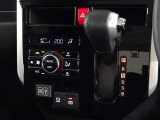 電動パーキングブレーキ・ブレーキホールドを装備してます。ホールド機能は信号待ちが多い一般道で疲労軽減になり、大好評です!
