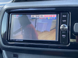 ラジオやCD、Bluetooth接続など、様々なソースを楽しめます。直感的な操作で、お好みの音楽を簡単に再生。快適なドライブのお供に最適です。