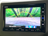 【バックカメラ】駐車時に後方がリアルタイム映像で確認できます。大型商業施設や立体駐車場での駐車時や、夜間のバック時に大活躍!運転スキルに関わらず、今や必須となった装備のひとつです!