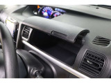 スッキリしまうことのできる運転席アッパーボックスがあります!
