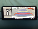 狭い場所での駐車やすれ違いなどでより的確な運転操作に役立つ360&deg;ビューモニターが装備されています。