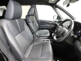 ゆったり室内で運転もしやすいです♪使い勝手の良い配置も考えられています!!
