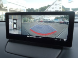 狭い場所での駐車やすれ違いなどでより的確な運転操作に役立つ360&deg;ビューモニターが装備されています。