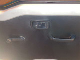 ゆったりと広い店内で、お車の悩みや各種相談を承ります。